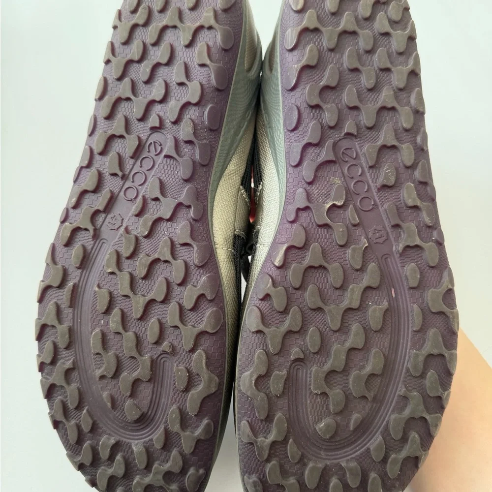Ecco Black and purple Mary Jane style flat shoe.